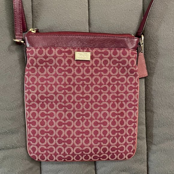 Signature Coach Crossbody - Picture 2 of 7